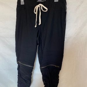 Black, rouched leg, leggings